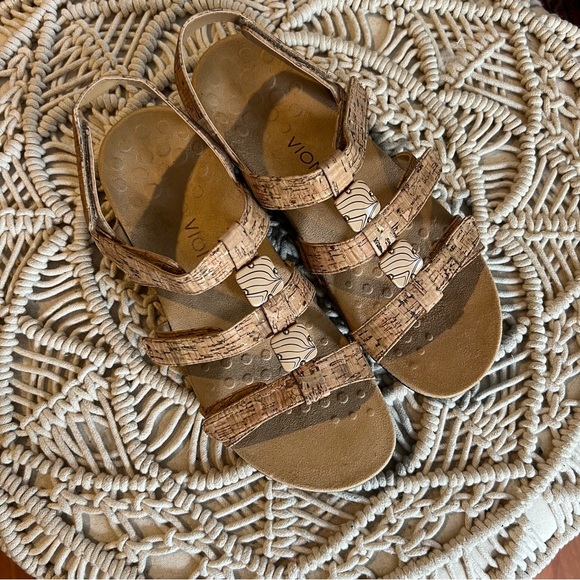 Vionic Amber Adjustable Sandal with Arch Support in Gold Cork - Picture 3 of 10